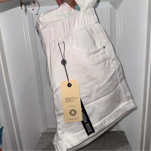 Super High Rise White Shorts Size Medium - Picture 7 of 8